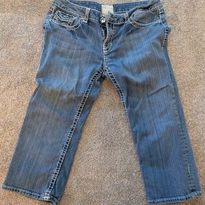 L.A. Idol Capri Jeans